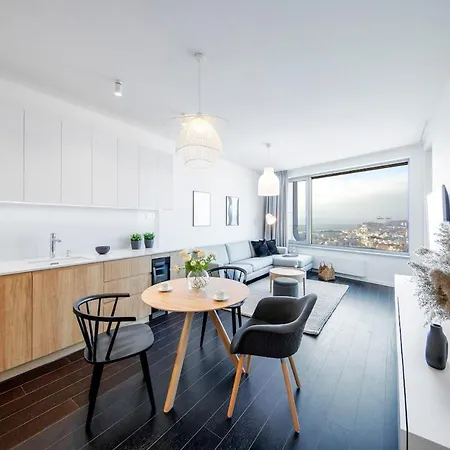 Апартаменты Castle View From 25th Floor - Skypark Retreat, Parking Братислава