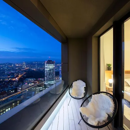 Ah Sky Park 2c-castle View 25th Floor-parking شقة براتسيلافا