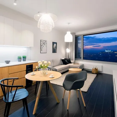 Ah Sky Park 2c-castle View 25th Floor-parking Apartmán