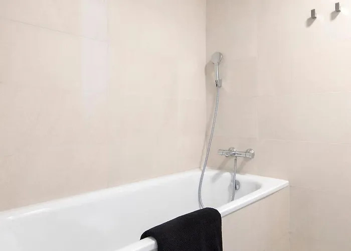 Ah Sky Park 2c-castle View 25th Floor-parking Appartement